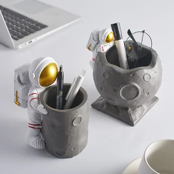 Pen Holder Pencil Cup Astronaut Figurines Spaceman Statue Resin Desktop Decor Table Mini Statue Pens Brushes Pencil Cup Pot