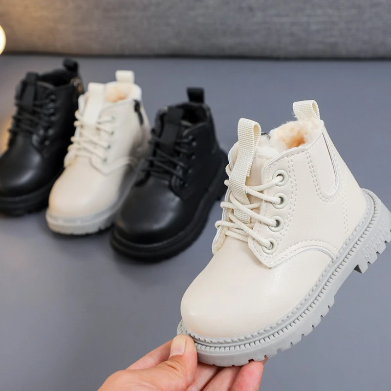 

Детские зимние ботинки2025Зимние новые плюшевые сапоги в британском стиле для девочек, модные ботинки для девочек, простые нескользящие универсальные осенние короткие сапоги для девочек