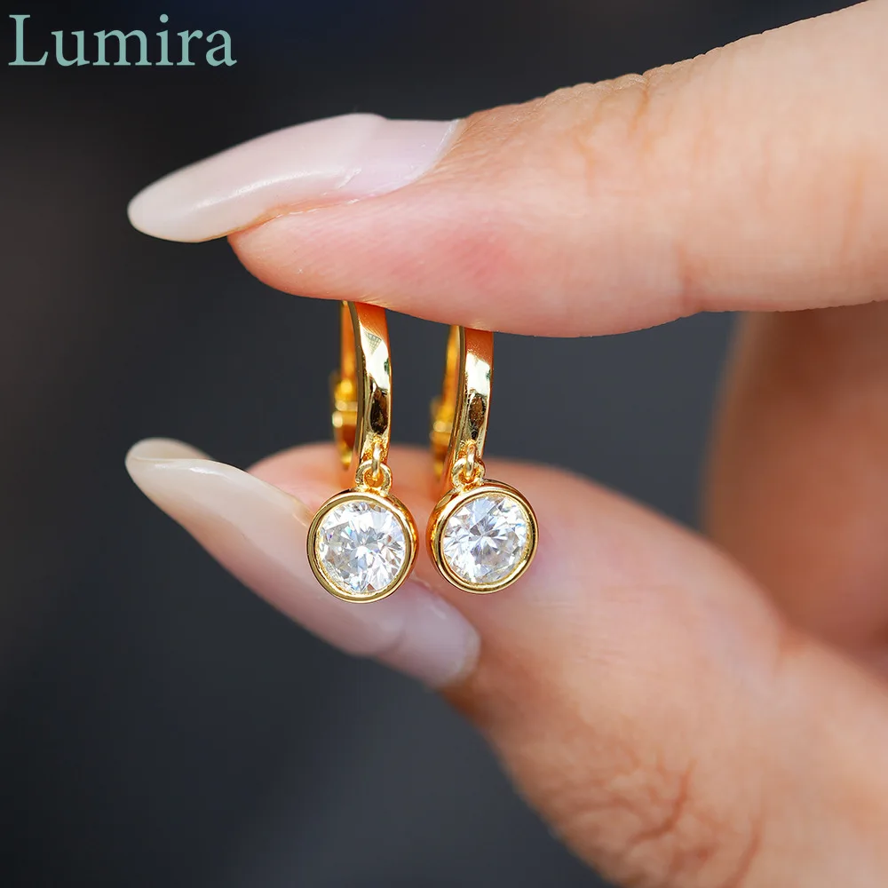 

Lumia Elegant Women's Round 18K Gold Stud Earrings with Minimalist Each 0.5ct Moissanite Stone Party Charm Jewelry