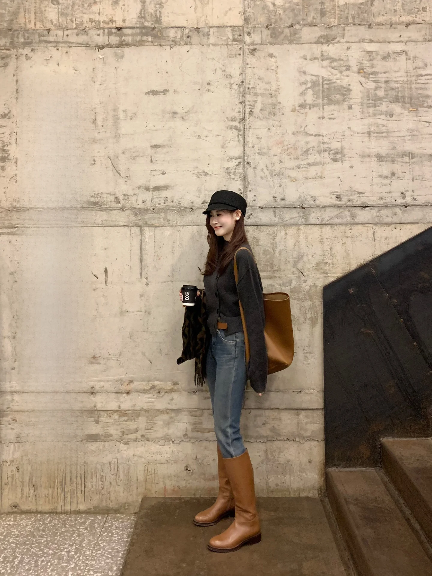 

Женский шерстяной свитер-лонгслив с эффектом утяжки на талии: модный, универсальный, для повседневной носки