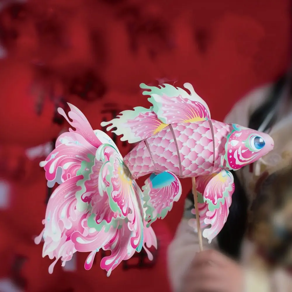 Lanterna di pesce di Capodanno in stile cinese Lanterna portatile per bambini tradizionale dei cartoni animati Giocattolo luminoso impermeabile