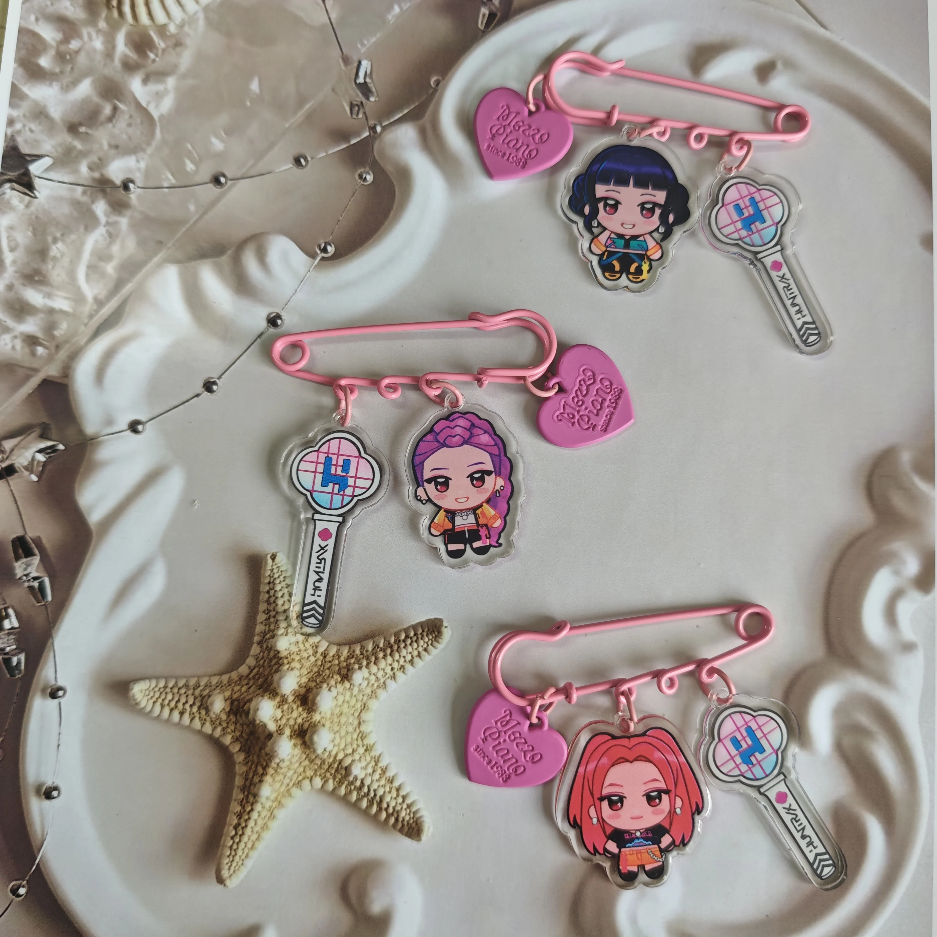 

Kpop Demon Hunters Brooch Acrylic Printing Pendant Cartoon Cute Pins Bag Hat Clothes Accessories Rumi Mira Abby Zoey Fans Gift