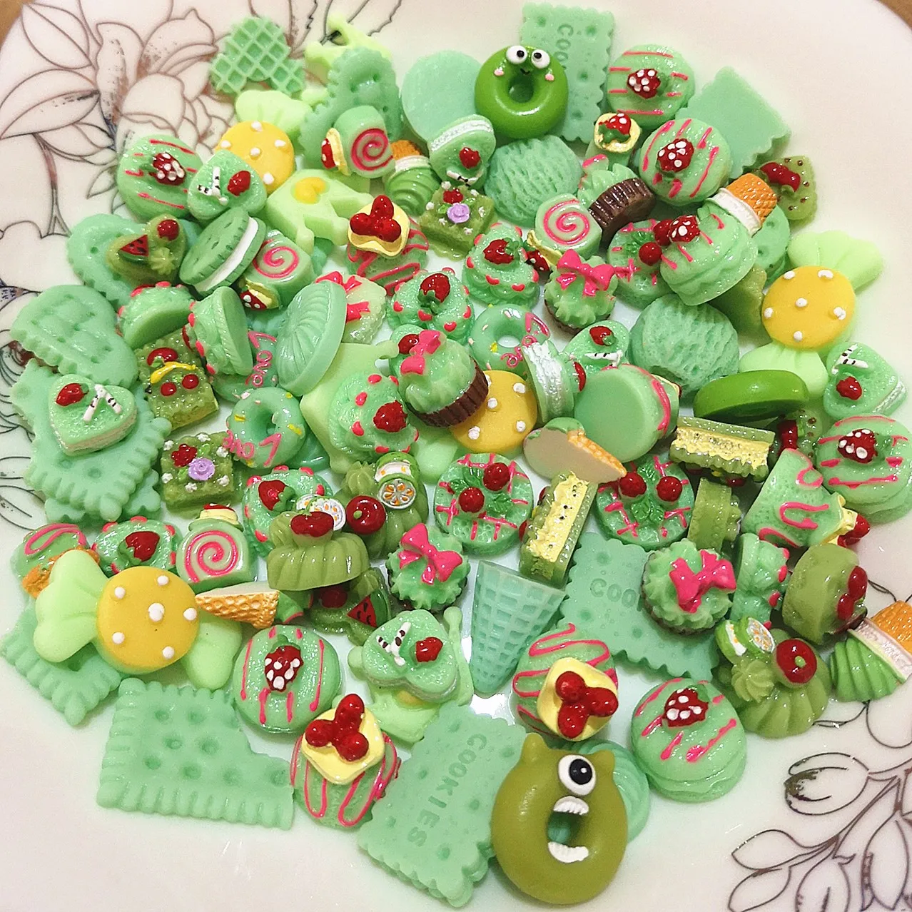 10 Stück Keks Donuts Süßigkeiten Kuchen Harz mit flacher Rückseite Charms Cabochons Mini Figur Puppenhaus Miniatur Handwerk Haarschmuck Mädchen – Detail 6