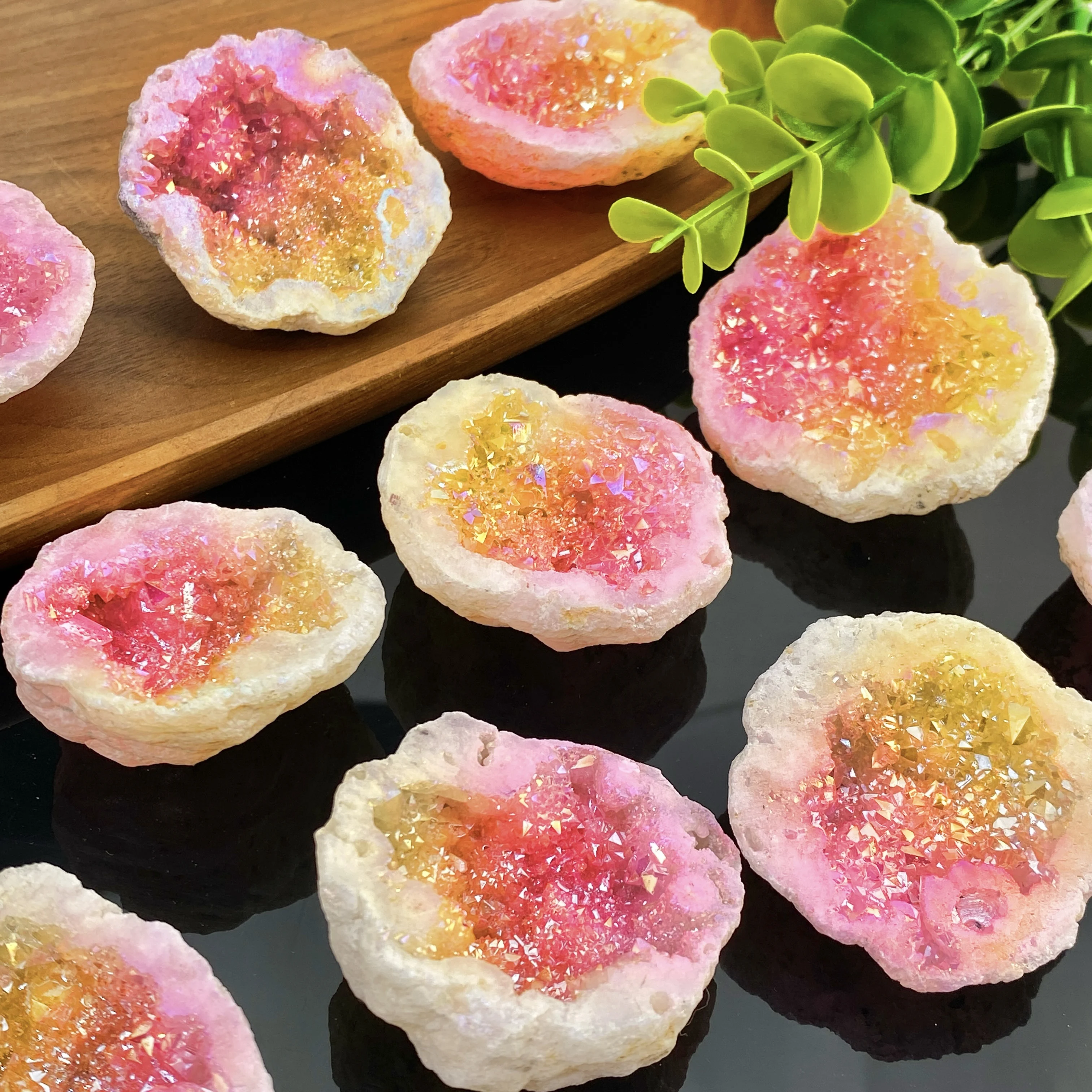 Random 1PC Aura White Agate Crystal, Plated Yellow & Pink Rock Crystal Geode, Beautiful Home Decor, Perfect Gifts For Friends