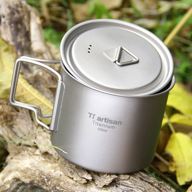 アウトドア用純チタン製キャンプカップ-–-550ml-ポータブルメタルウォーターカップ（蓋付き、折りたたみハンドル、直飲みデザイン）