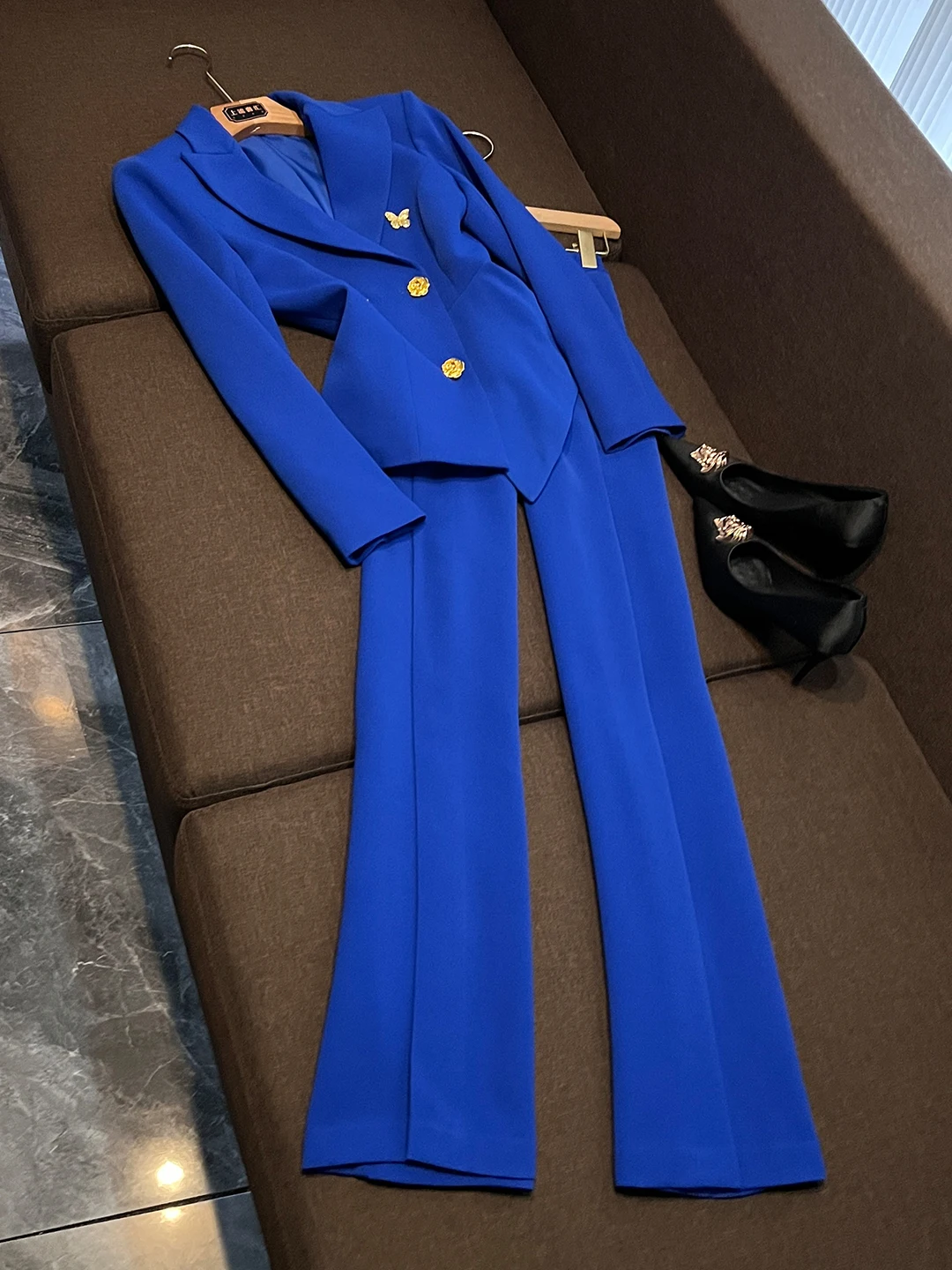 

Новый синий костюм-двойка 2026 года для женщин, премиум-версия, весенний сезон, с декоративными элементами, из полиэстера