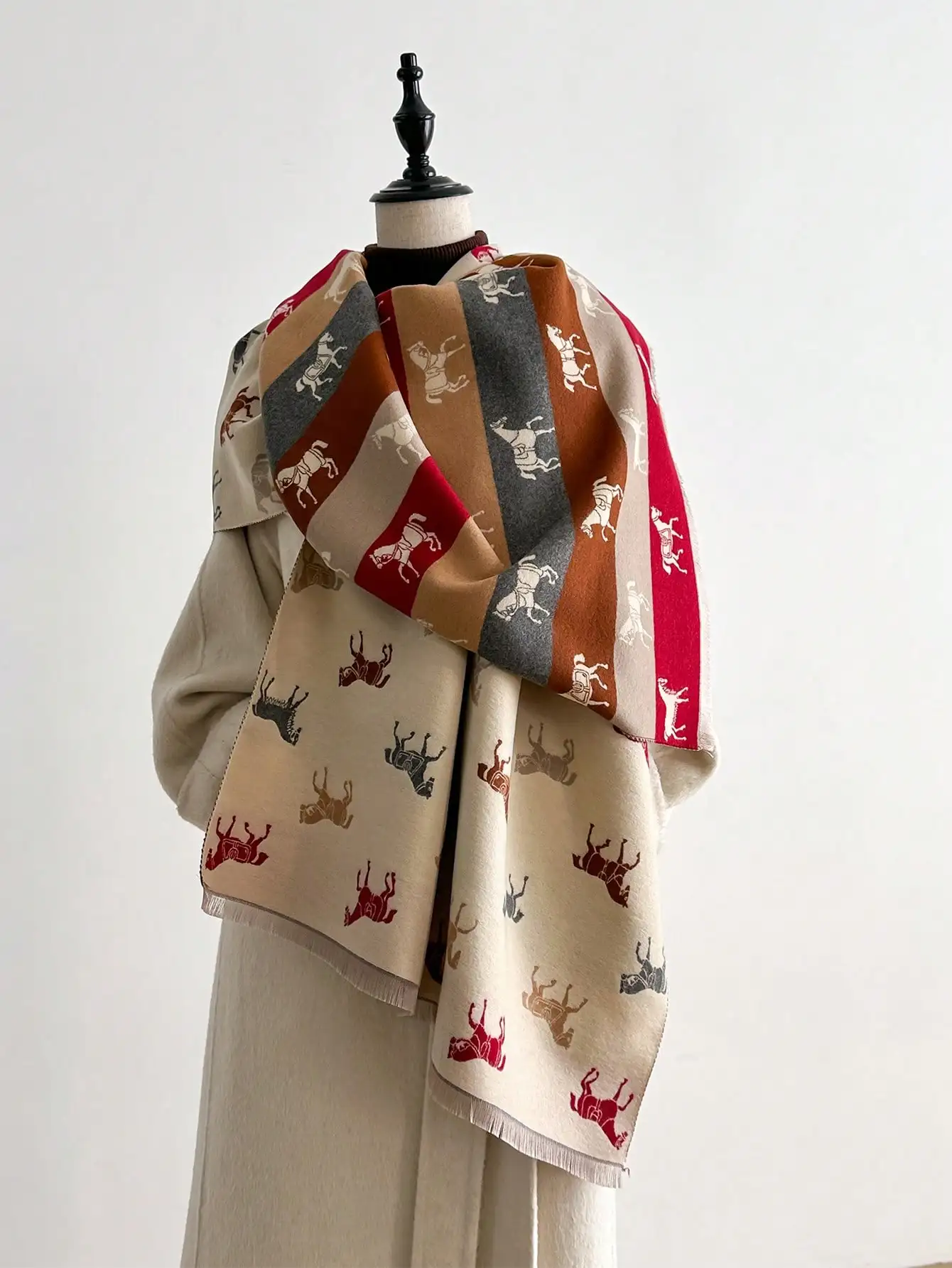 1pc Elegant High-Quality Jacquard Horse Pattern Scarf, Warm And Fashionable For Women, Suitable For Air-Conditioned Rooms, Autumn/Winter