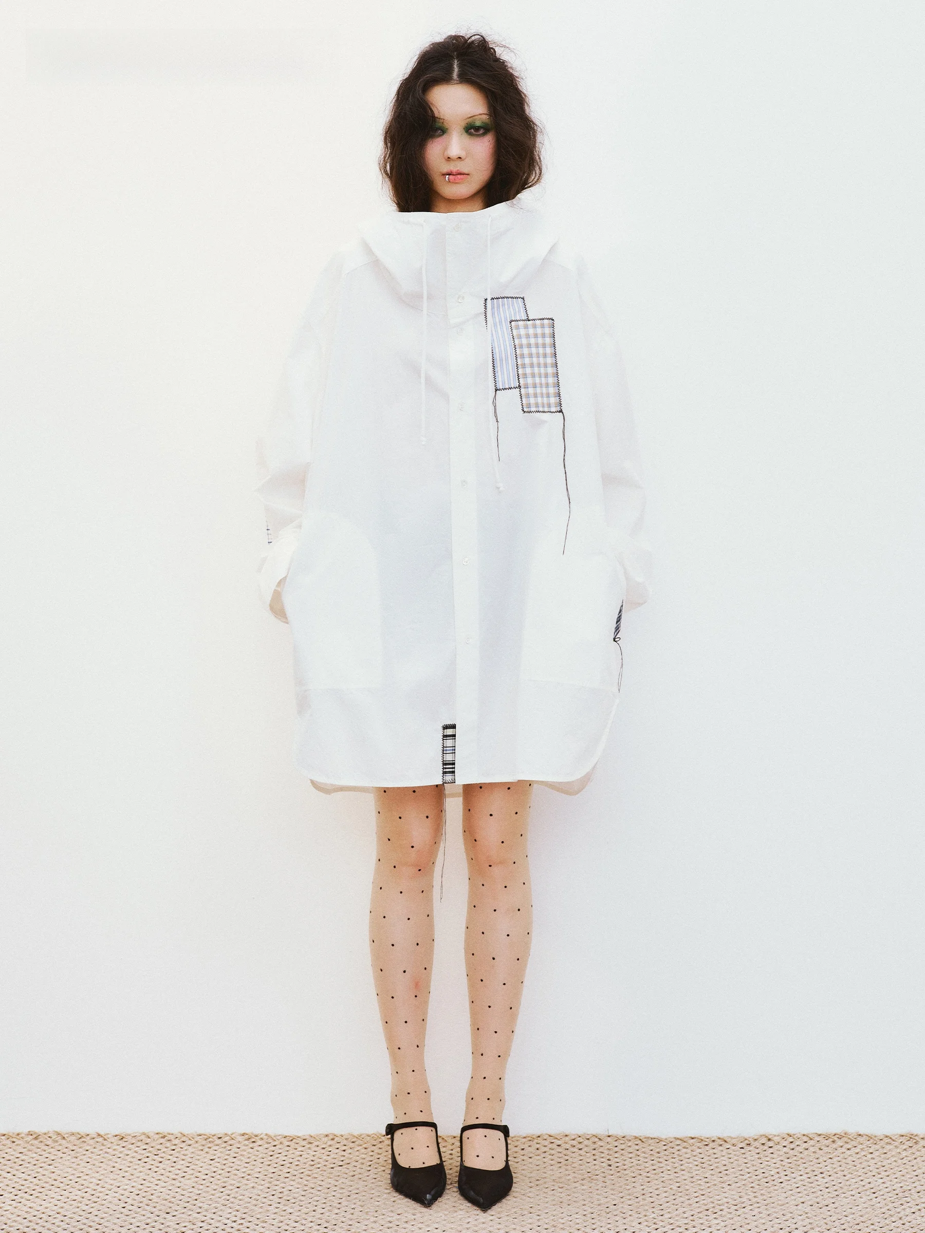 

VERMO Повседневная хлопковая рубашка свободного кроя с капюшоном, бахромой и пэчворком, нейтрального цвета, для повседневной носки, с тщательной проработкой деталей шитья