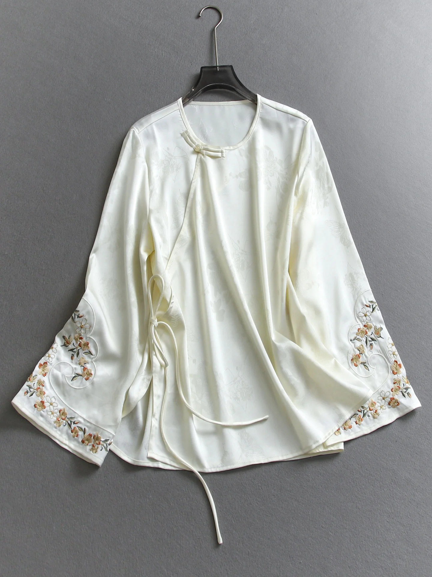 

Chinese Style Embroidered Long Sleeve Shirt Heavy Work Satin Loose Fit round Neck Button up Female Fashion Spring Season