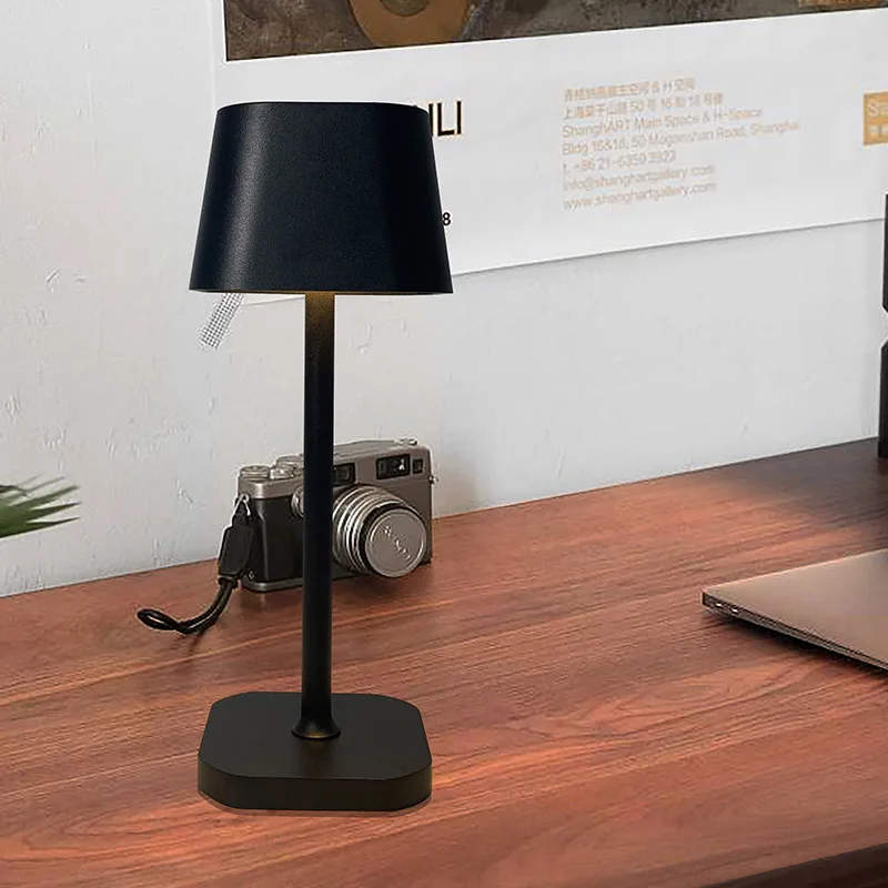 Cordless LED Metal Table Lamps For Indoor Bar Hotel Camping Light Touch Rechargeable Lampada da tavolo Acrylic Decor wireless