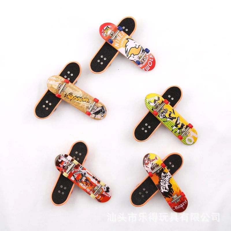 Mini Finger Skateboard Deck Board Fingerboard Ramps Boys Games Adult Novelty Children Training Props Skateboard Ramp Toy for Kid