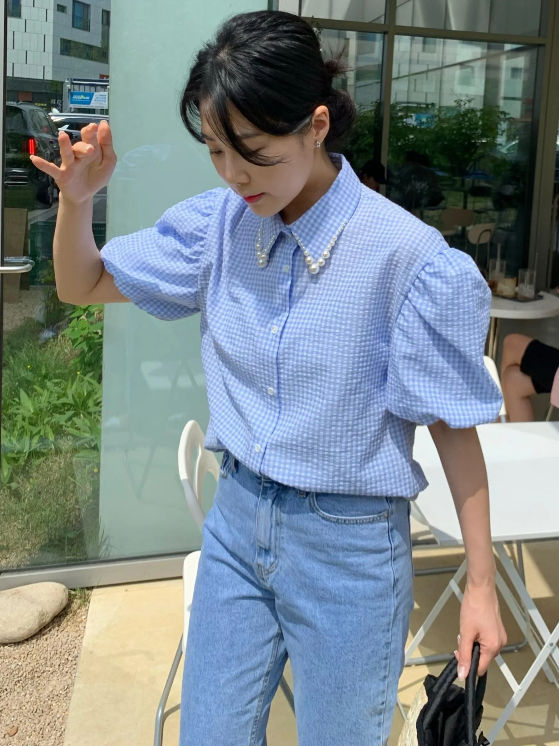 느슨한 짧은 소매 여성 셔츠 여름 스타일 격자 무늬 디자인 진주 장식 턴 다운 칼라 캐주얼 루즈 피트 여성용 탑