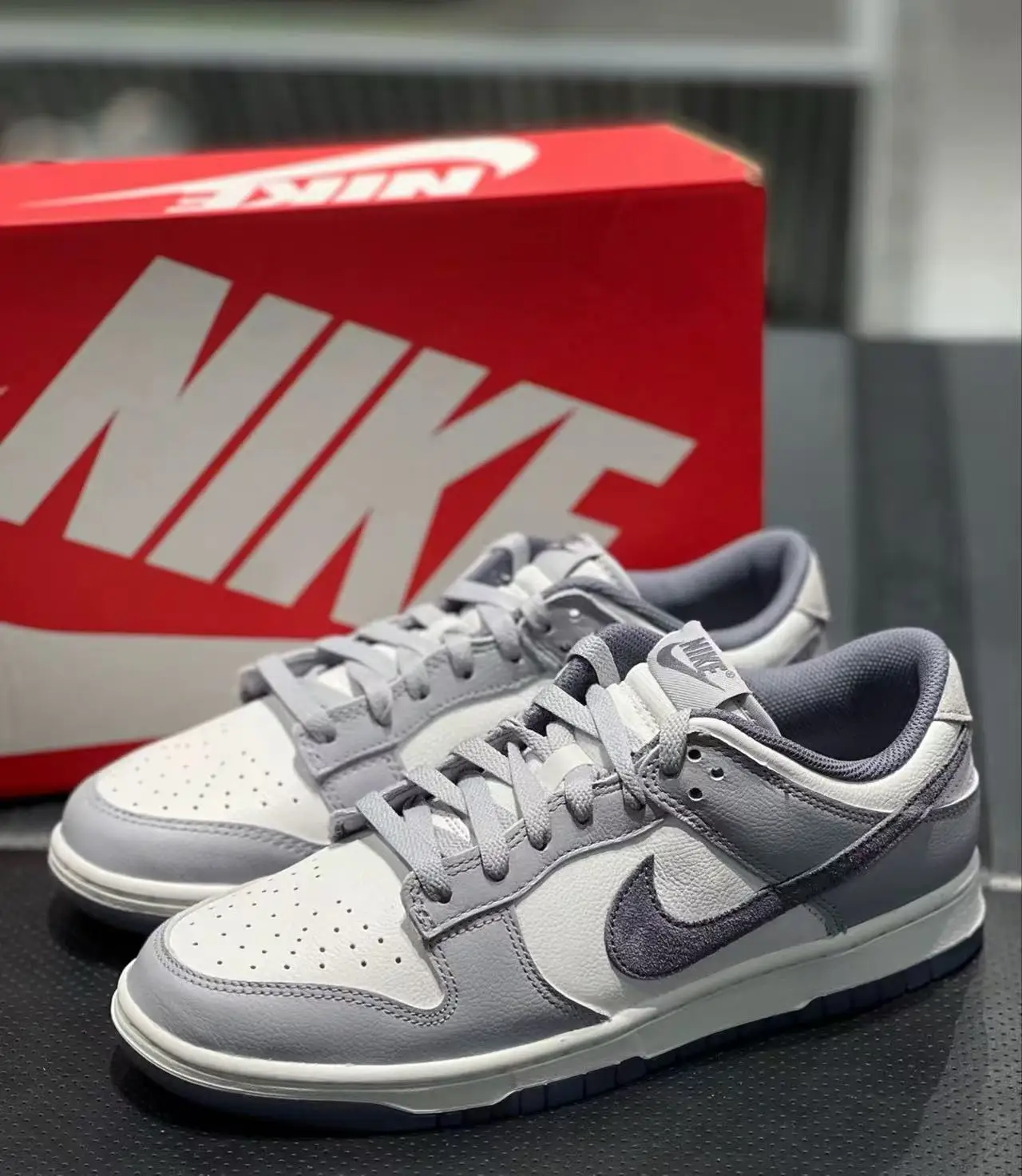 

Nike Dunk Low Retro SE Low Top Men's White Gray