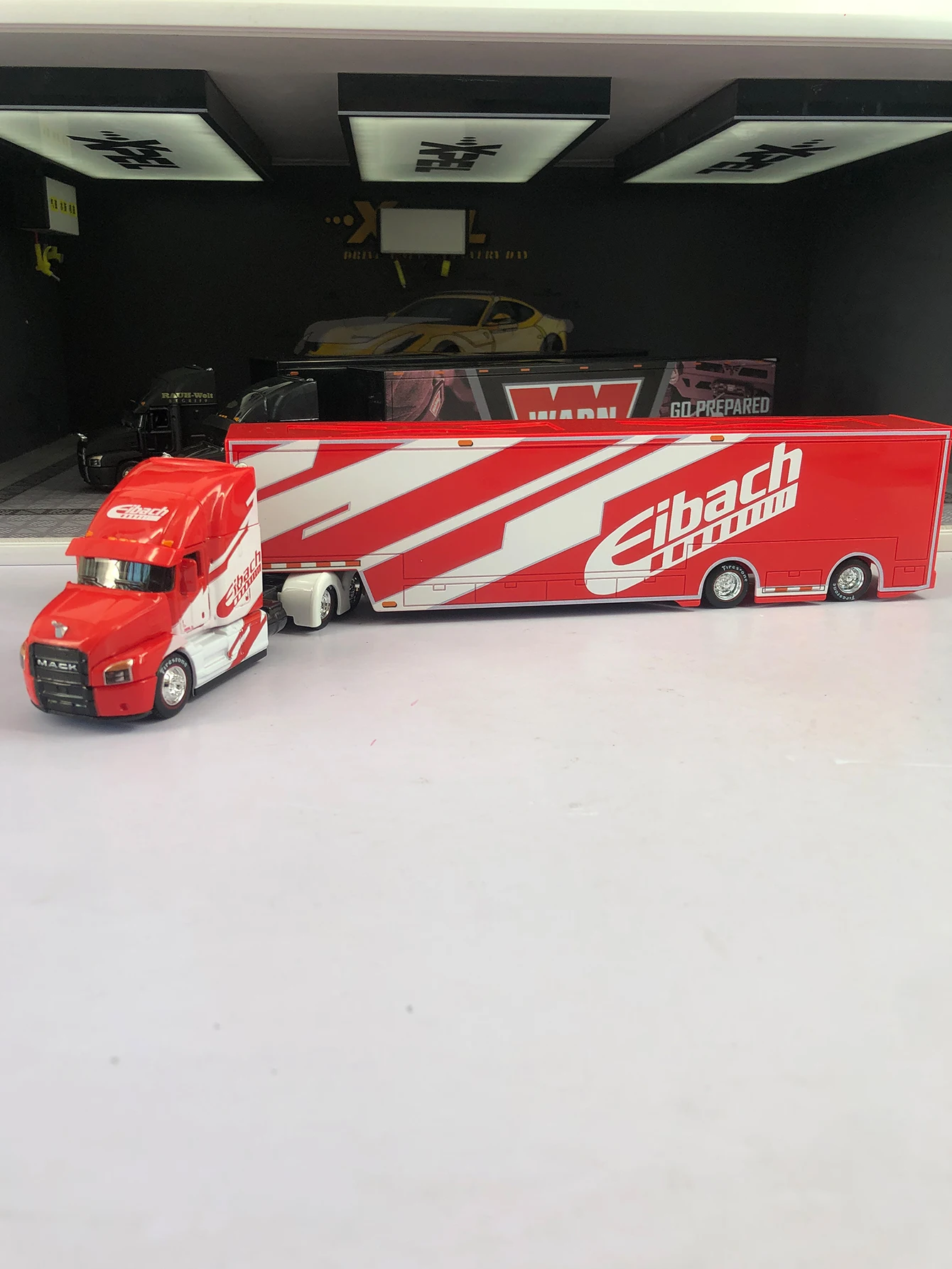 

Maisto 1:64 simulation Mack Anthem truck trailer model car, static decoration, collectible gift car