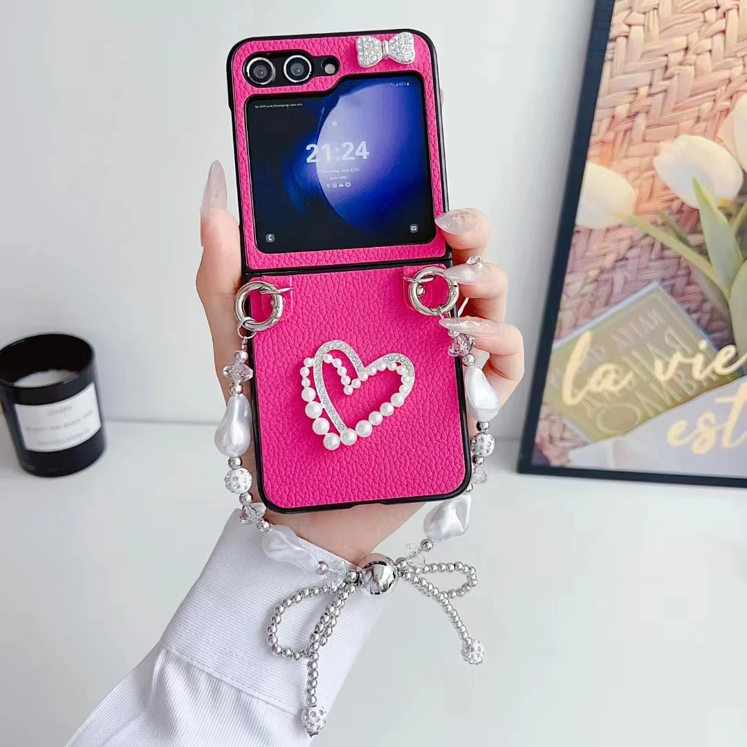 For Samsung Galaxy Z Flip 5 4 3 5G F7110 F7070 Cute Diamond Heart Bow Pearl Wrist Chain Leather Phone Case Cover ZFLIP 6