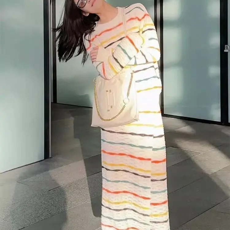 Conjunto de dos piezas de punto a rayas de arcoíris para mujer, manga larga, protector solar, vestido Delgado, moda de otoño, 2024
