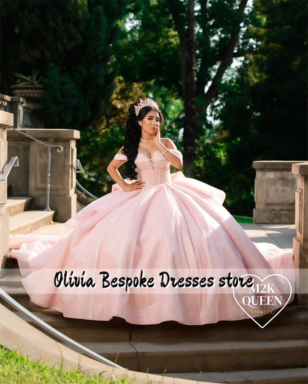 أنيق الوردي الأميرة فساتين Quinceanera الخرز كريستال كشكش الكرة ثوب مع القوس 2024 عيد ميلاد فستان فاخر الحلو 16 مخصص