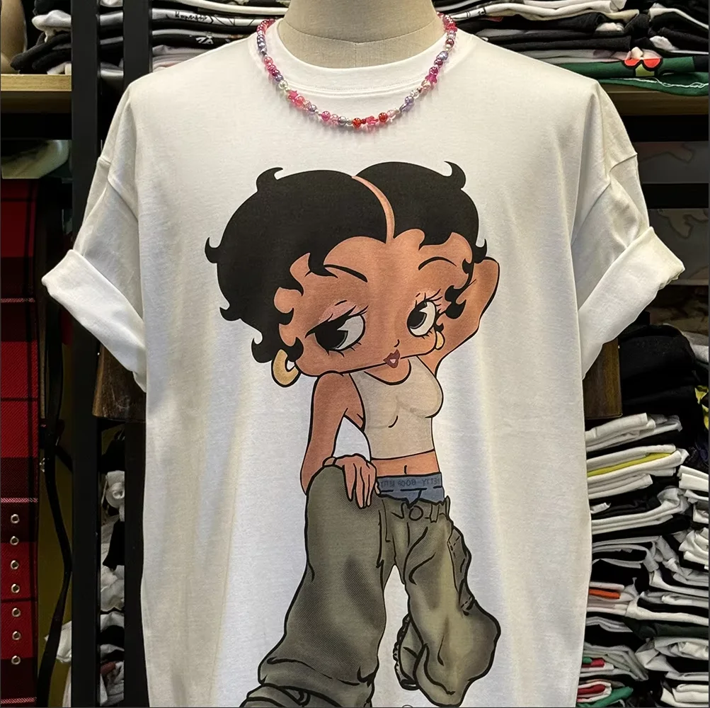 Miniso Betty Boop Betty 2025 موضة الصيف الجديدة الساخن الكرتون الاتجاه المدرسة القديمة كلية نمط الرجال النساء تي شيرتات قصيرة الاكمام #1