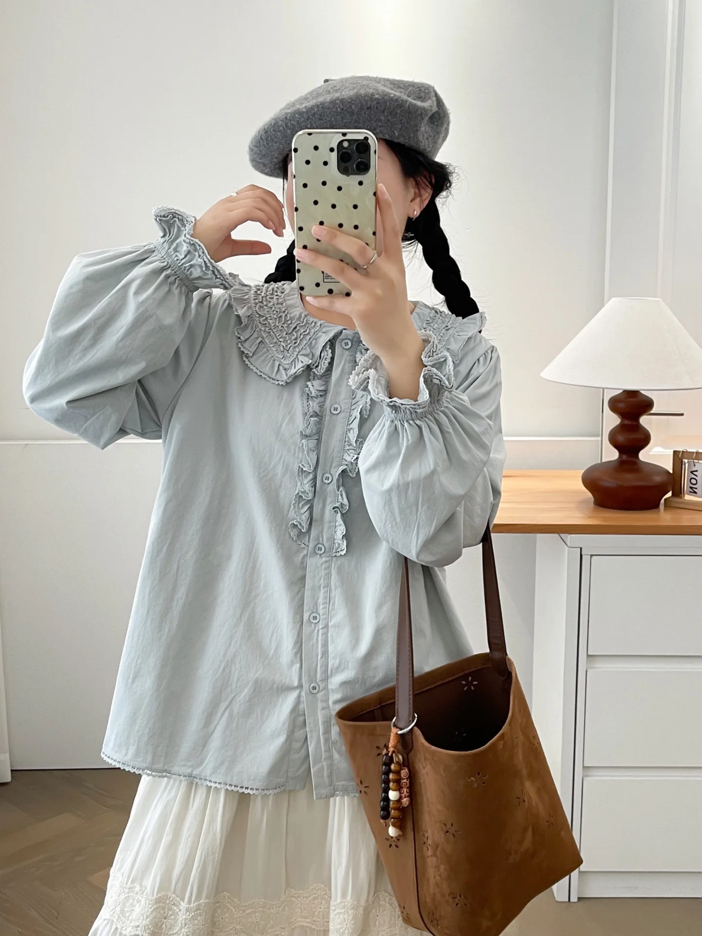 Nowa koszula zimowa z długim rękawem z polaru na rok 2025, damska bluzka z kołnierzykiem Piotrusia Pana i falbankami, luźna bluzka w stylu Mori Girl odmładzająca, T5N750CC