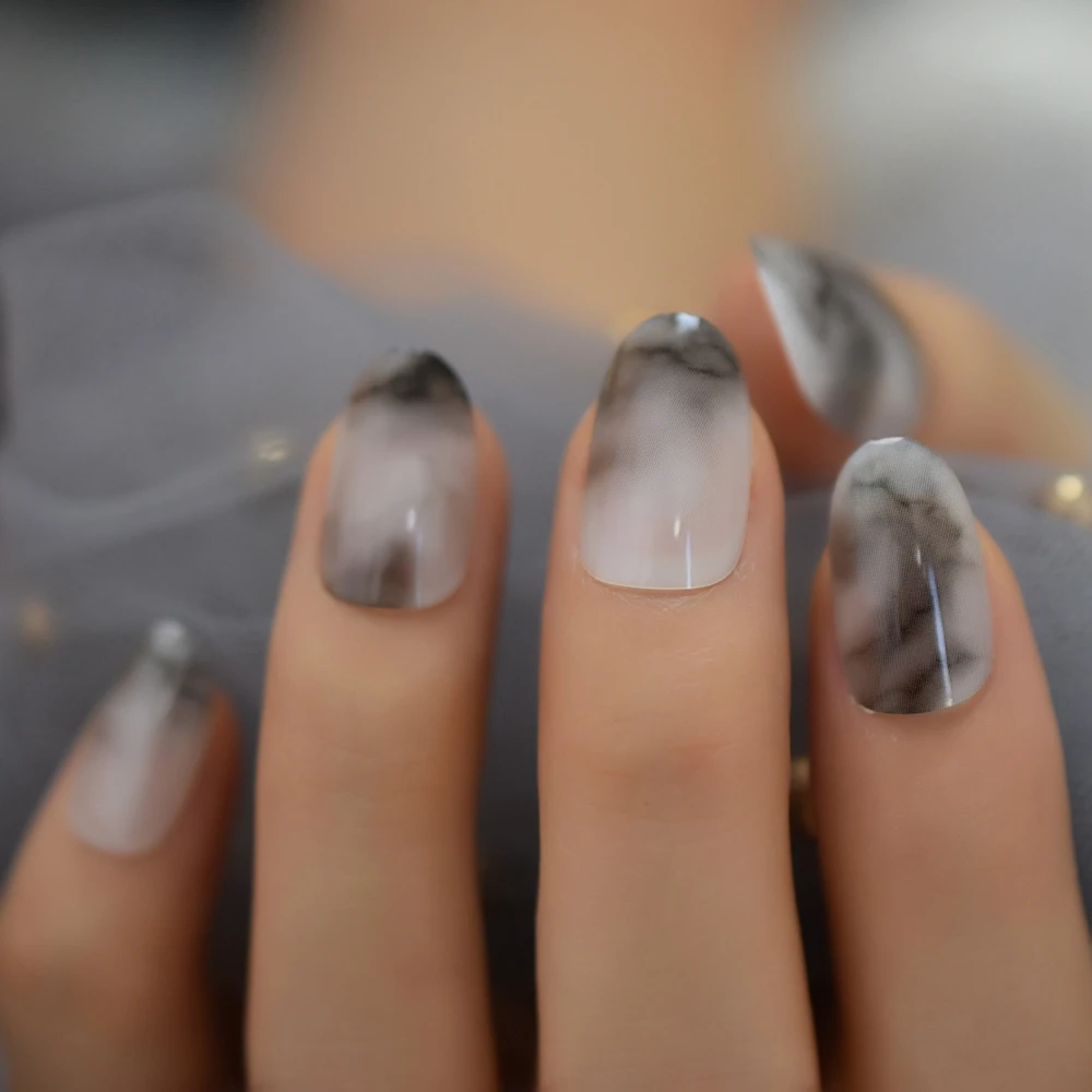 Graue Ombre-Marmor-Nägel, Tinte, Zeichnung, kurze ovale Farbverlaufs-Nagelkunst-Spitzen, dicke Fingernägel zum Aufdrücken mit Kleber