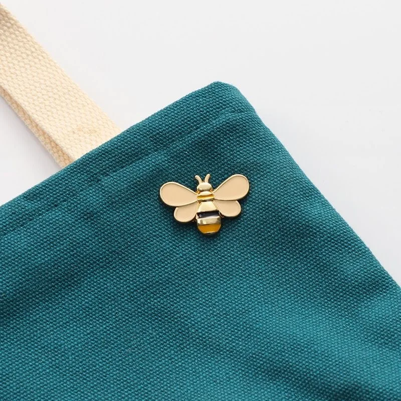 DIY Bee and Daisy Brooch Metal Pin Flower Lapel Badge Fashion Accessories for Clothes Bags Shoes