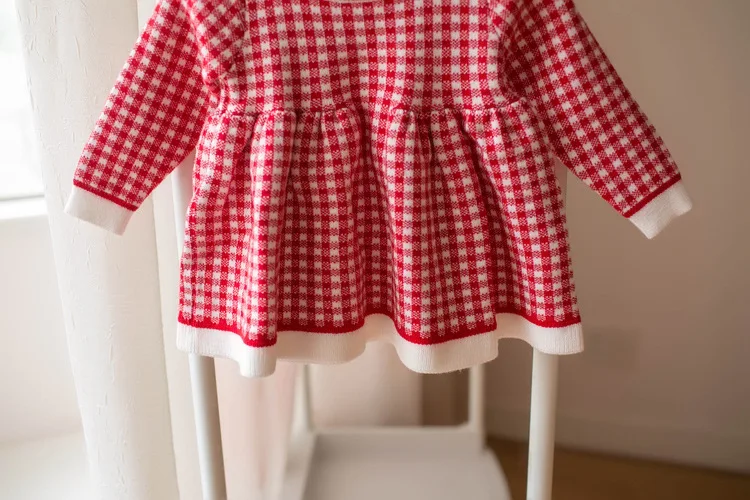 Neues kariertes, bedrucktes, langärmeliges, farbblockiertes, süßes und niedliches, modisches, warmes Mini-Wollkleid für Mädchen im Herbst und Winter. – Detail 18