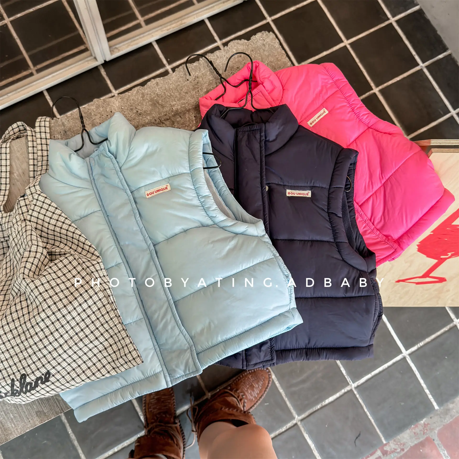 

2025 Winter New Children Fleece Cotton Padded Jacket Boys Girls Sleeveless Warm Vest Coat Fashion Letter Print Baby Jacket