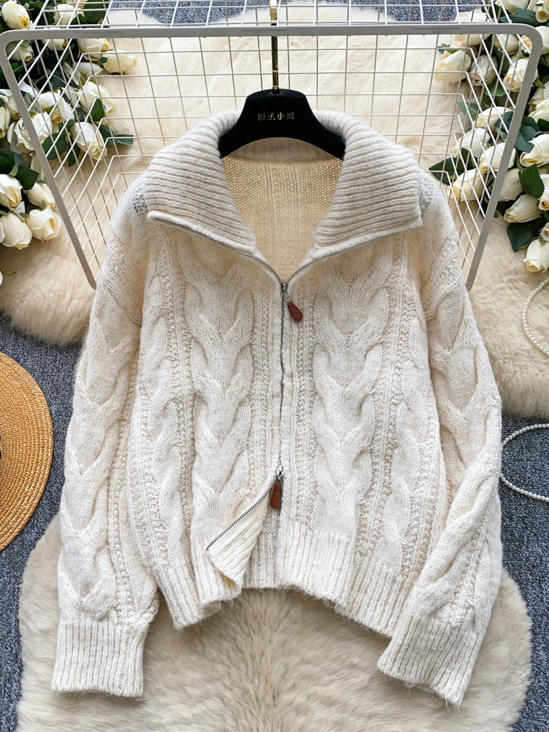 

2026 New Autumn Women Turndown Collar Long Sleeve Knitted Cardigan Loose Casual Twists Solid Color Zipper Sweater Tops
