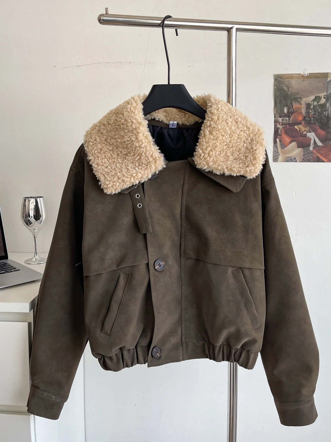 เสื้อโค้ทกำมะหยี่หนังกวางทรงหลวมสำหรับผู้หญิง พร้อมปกขนเทียม สไตล์ลำลองอเนกประสงค์