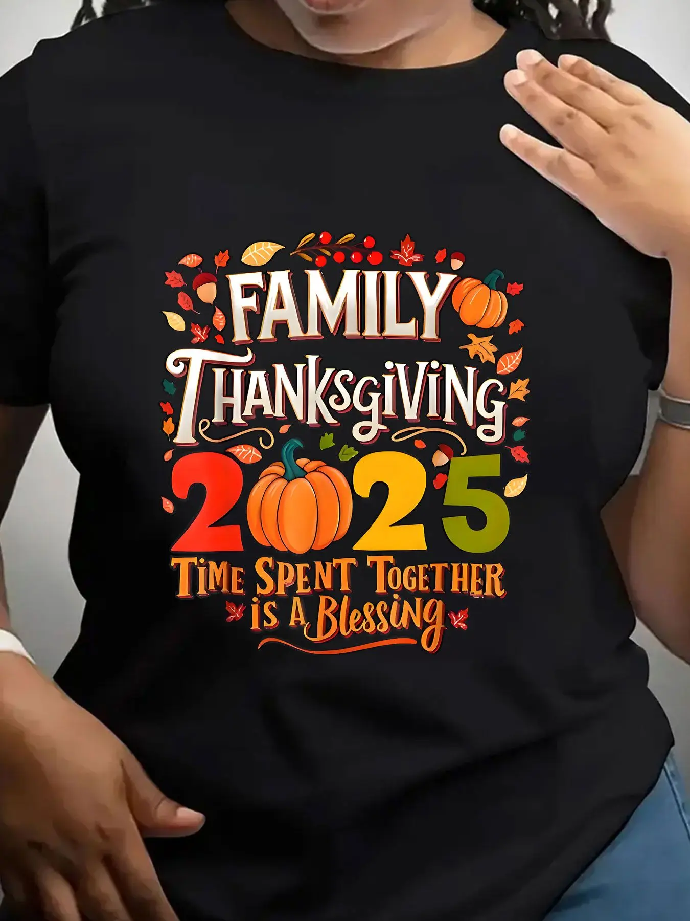 Women's Trendy Crew Neck T-Shirt Family Thanksgiving 2025 Blessing Design Suitable for Casual Sportswear