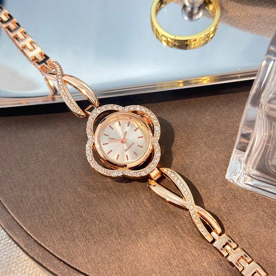 Легкий роскошный женский браслет с четырьмя листьями клевера, кварцевые часы с крестом, циферблат, кварцевые часы, ремешок из нержавеющей стали, браслет для наручных часов