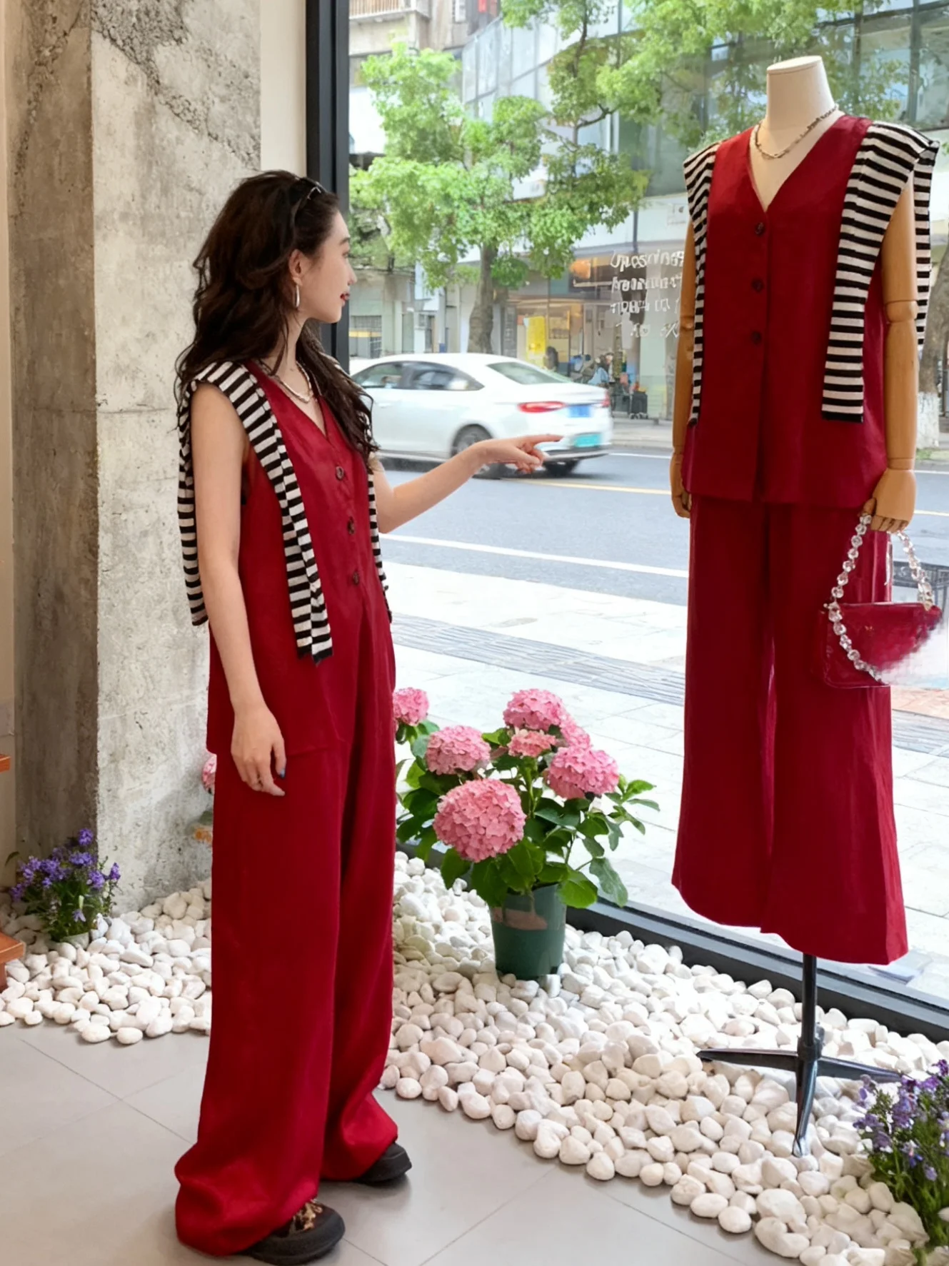 

Cool Streetwear Women's Red Svel Vest And Straight Leg Pants Faion Set Ootd Trendy High Waist Button Closure V Ne