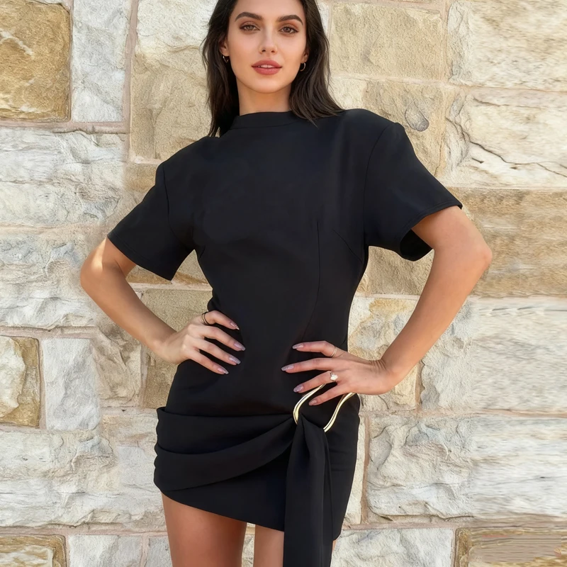 เดรสสั้นคอโอ แขนสั้น ทรงเข้ารูป สีดำ สไตล์ลำลอง ยีทูเค สีพื้น กระชับสะโพก ไซส์ 18