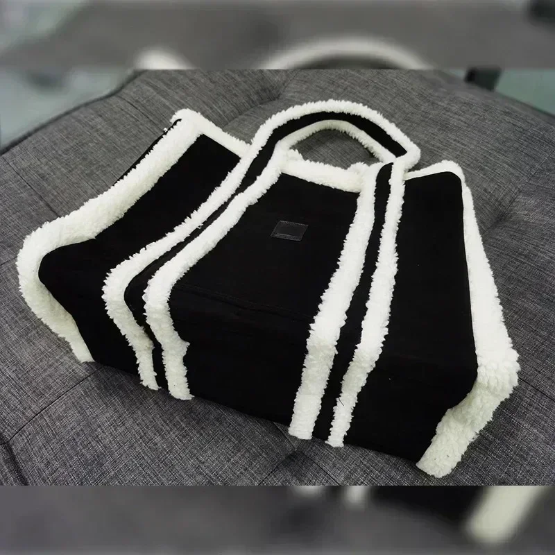 

LO Winterfun Tote Bag Soft Plush Shoulder Bags with Zipper Pocket Contrasting Color Travel Bag Makeup Large Capacity Tote Bags