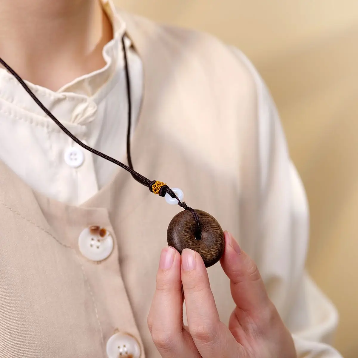 

Vietnam Nha Trang incense peace button men and women's gift fidelity incense wood Buddha pendant peace button pendant