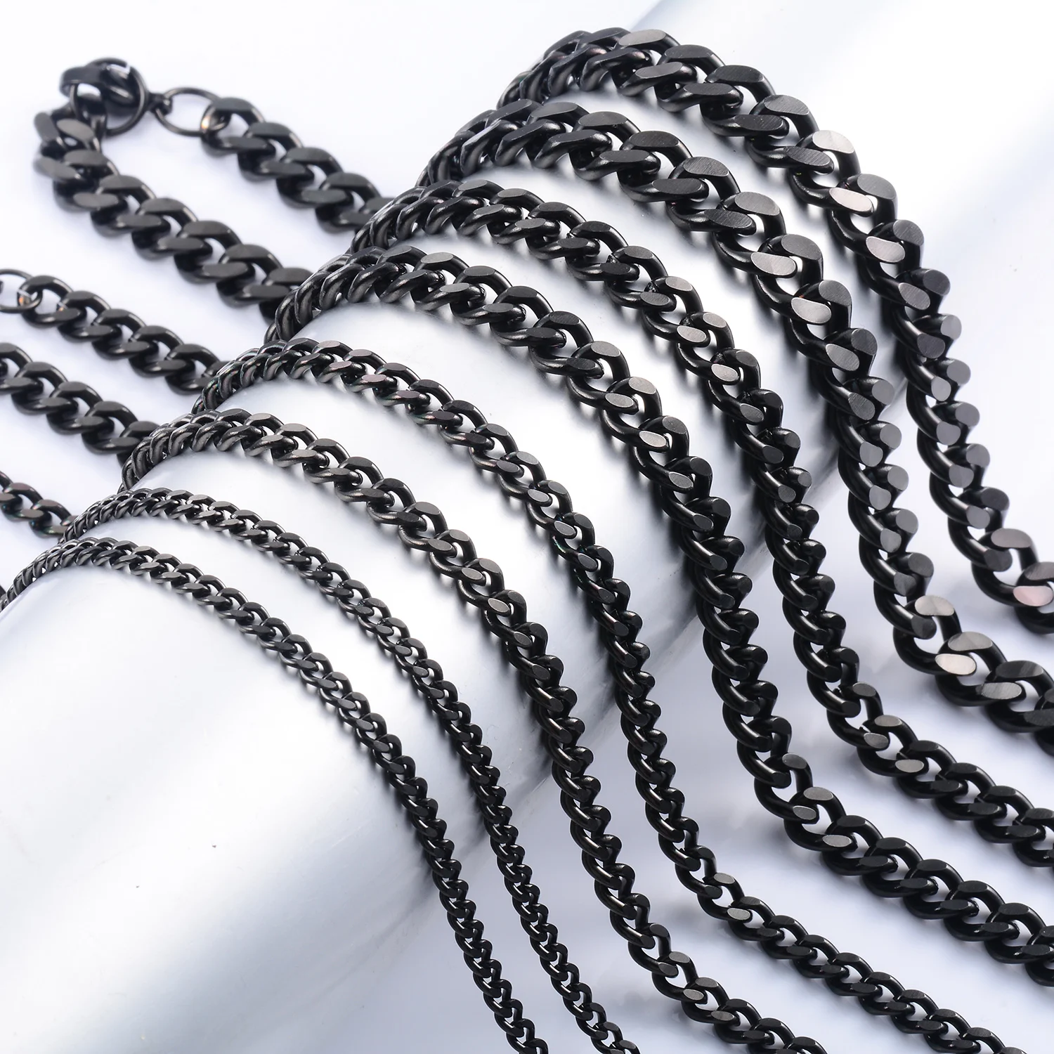 Schwarze Basic Punk Choker Halskette aus Edelstahl mit kubanischem Gliederkettenmuster, solide Metallkette, Schmuckgeschenk für Männer und Frauen. – Detail 3