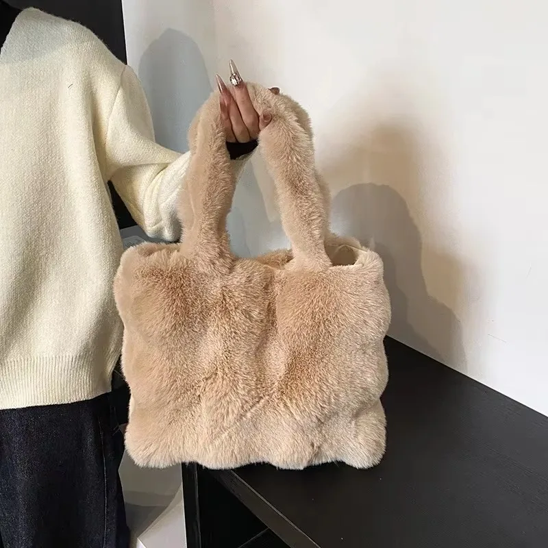 Autumn and Winter Cute Handheld Fury Bag for Women 2025 New Plush Tote Bag Versatile Commuter Shoulder Bag Одноплечевая Сумка