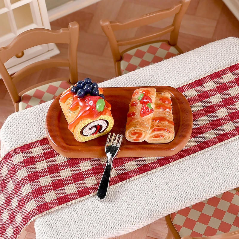2Sets Random Dollhouse Mini Simulation Cake Dessert Model Miniature Dolls House Kitchen Decoration Accessories Pretend Play Toys