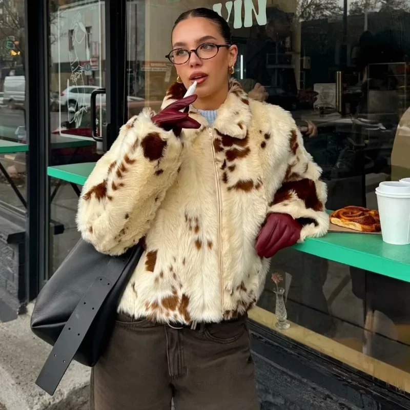 

Neo Mint Chic Street Girls Fur Coat с коровьим принтом для женщин 2025 Зимняя новая брендовая модная теплая куртка из искусственного меха Осенняя культовая уличная одежда