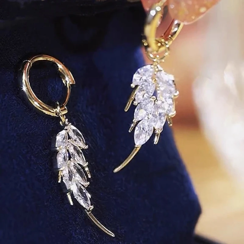 2025 New Long Contracted Leaves Modelling Joker Drop Earrings Fashion Shiny Crystal Senior Women Trendy Dangle Earrings Jewelry