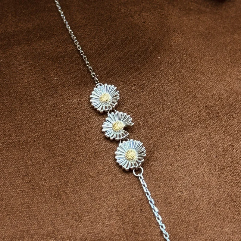 bracelet-trois-marguerites-en-argent-sterling-s925-style-minimaliste-retro-design-de-niche-accessoire-de-poignet-polyvalent-et-elegant