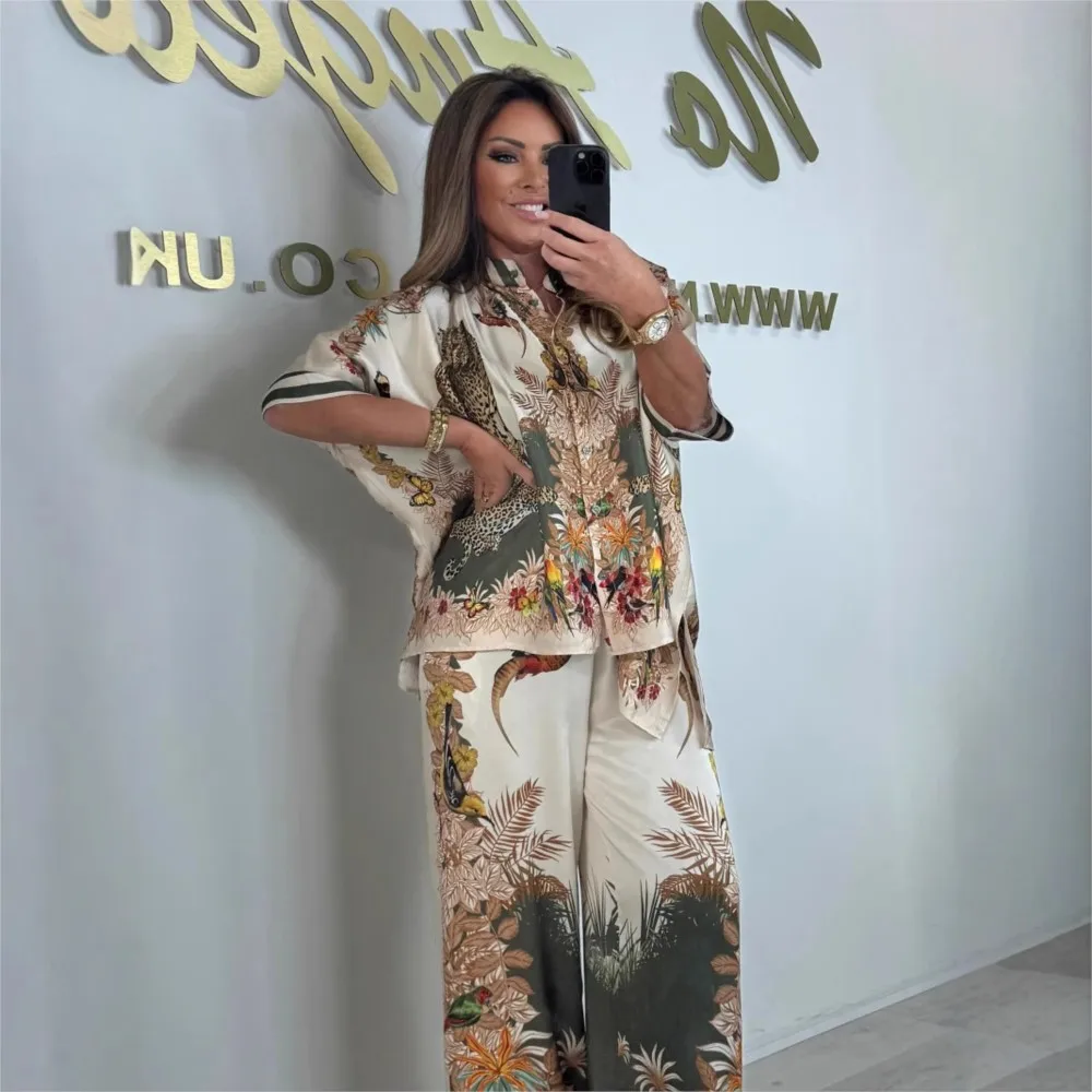 

Модный свободный женский комплект с рукавами «летучая мышь» и принтом, осенний стиль, повседневные атласные широкие длинные брюки, женский комплект из 2 предметов для отдыха, 2025 г.