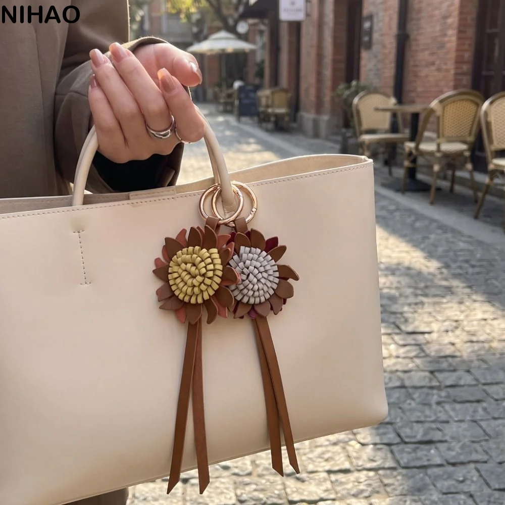 Multi-color Key Chain Leather Sunflower Pendant Hanger Weave Pu Flower Keychain Fashion Creative Bag Charm Luggage Accessories