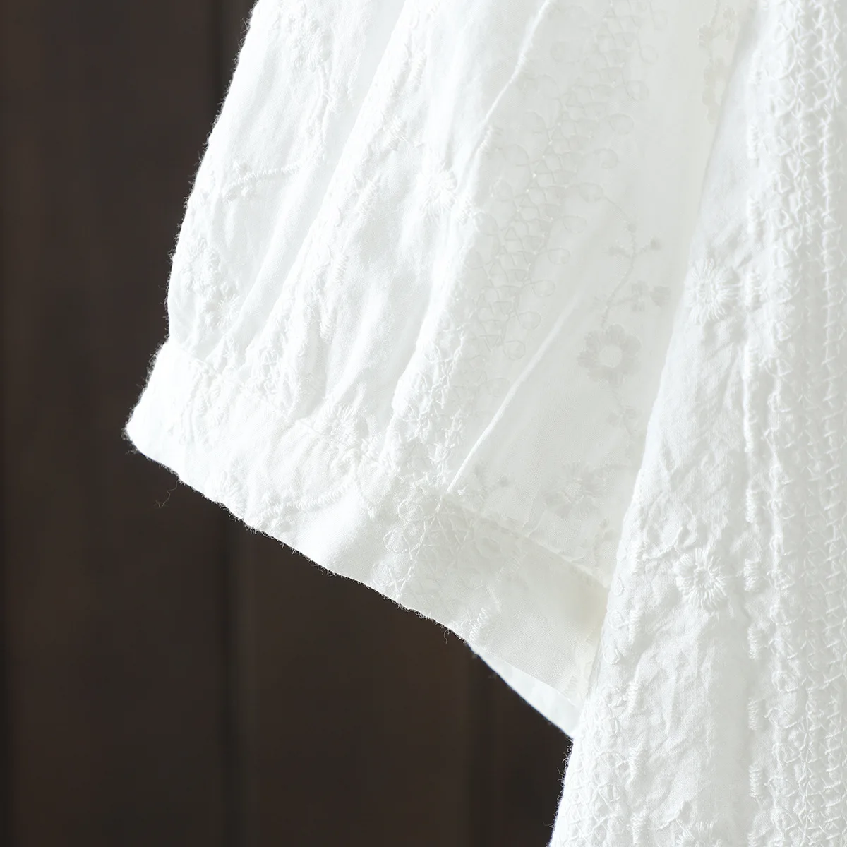 Nuova camicia a mezza manica in cotone estivo 2025, ricamo colletto rovesciato da donna, camicetta ampia con bottoni colorati Mori Girl T56220CC