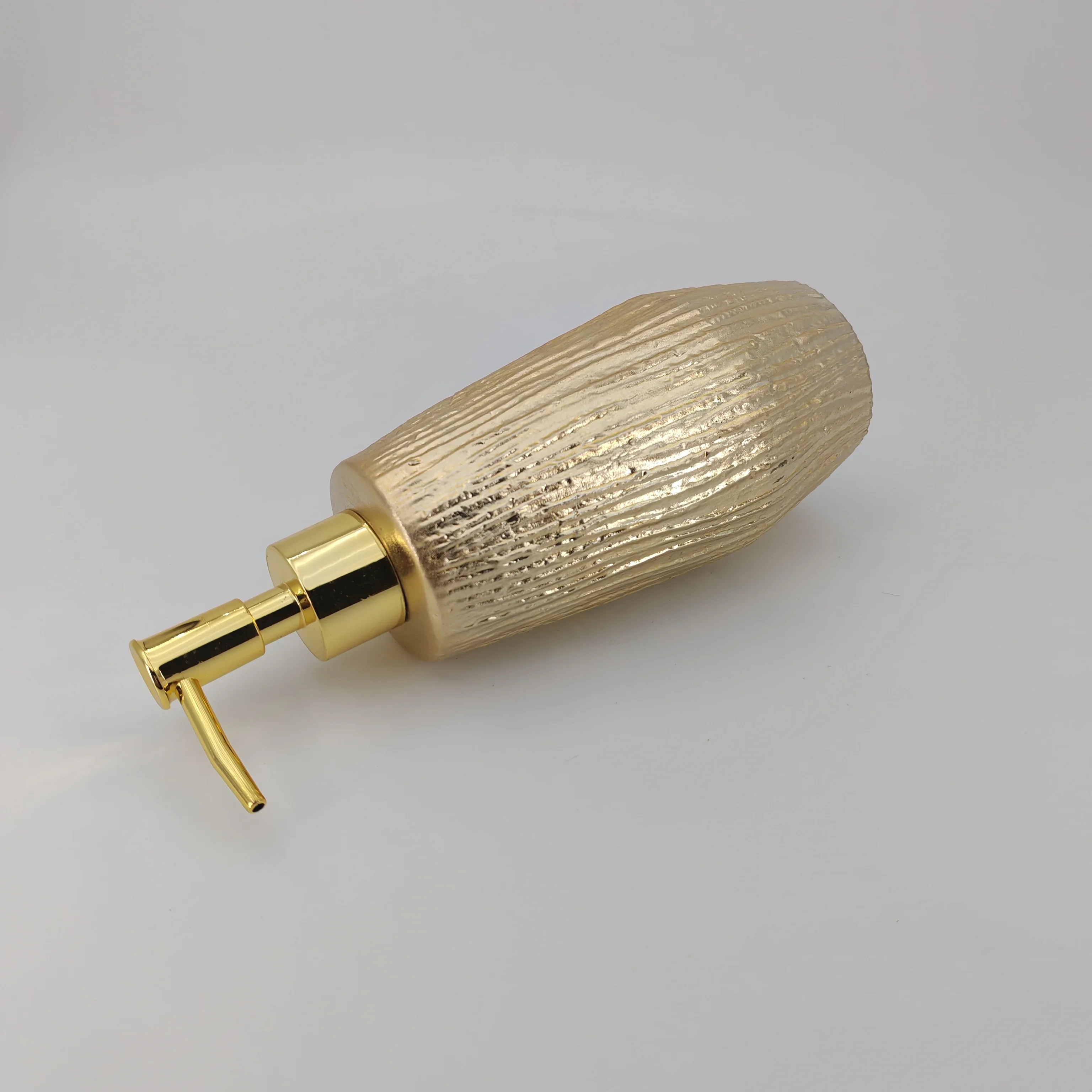 Soap dispenser, new Chinese style ceramic hand sanitizer bottle, shampoo and shower gel dispenser bottle shampoo dispenser
