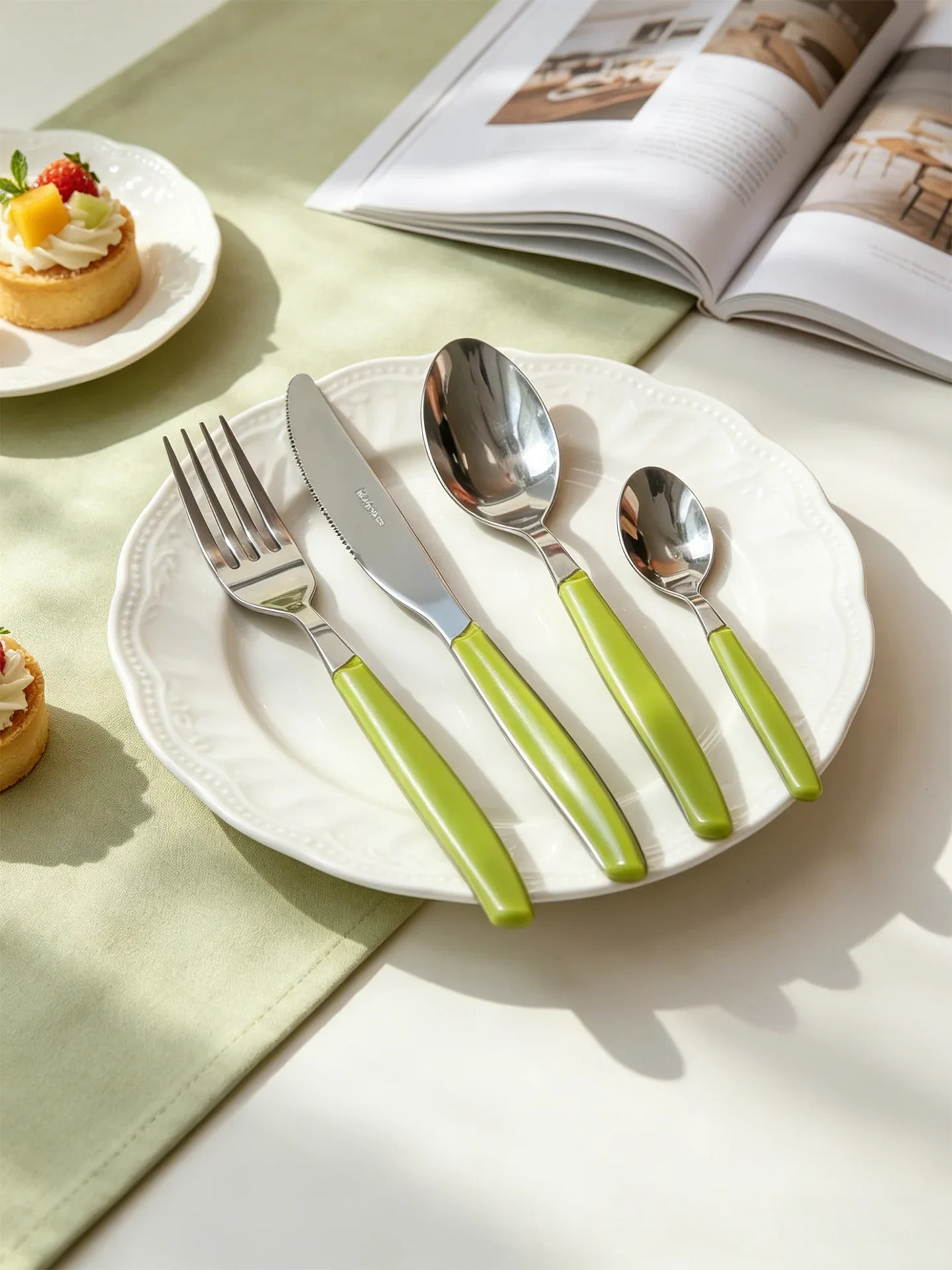 EME Western Dining Utensils Stainless Steel Steak Knife Set High Aesthetic Dessert Spoon Forks Quality Cutlery for Everyday Use