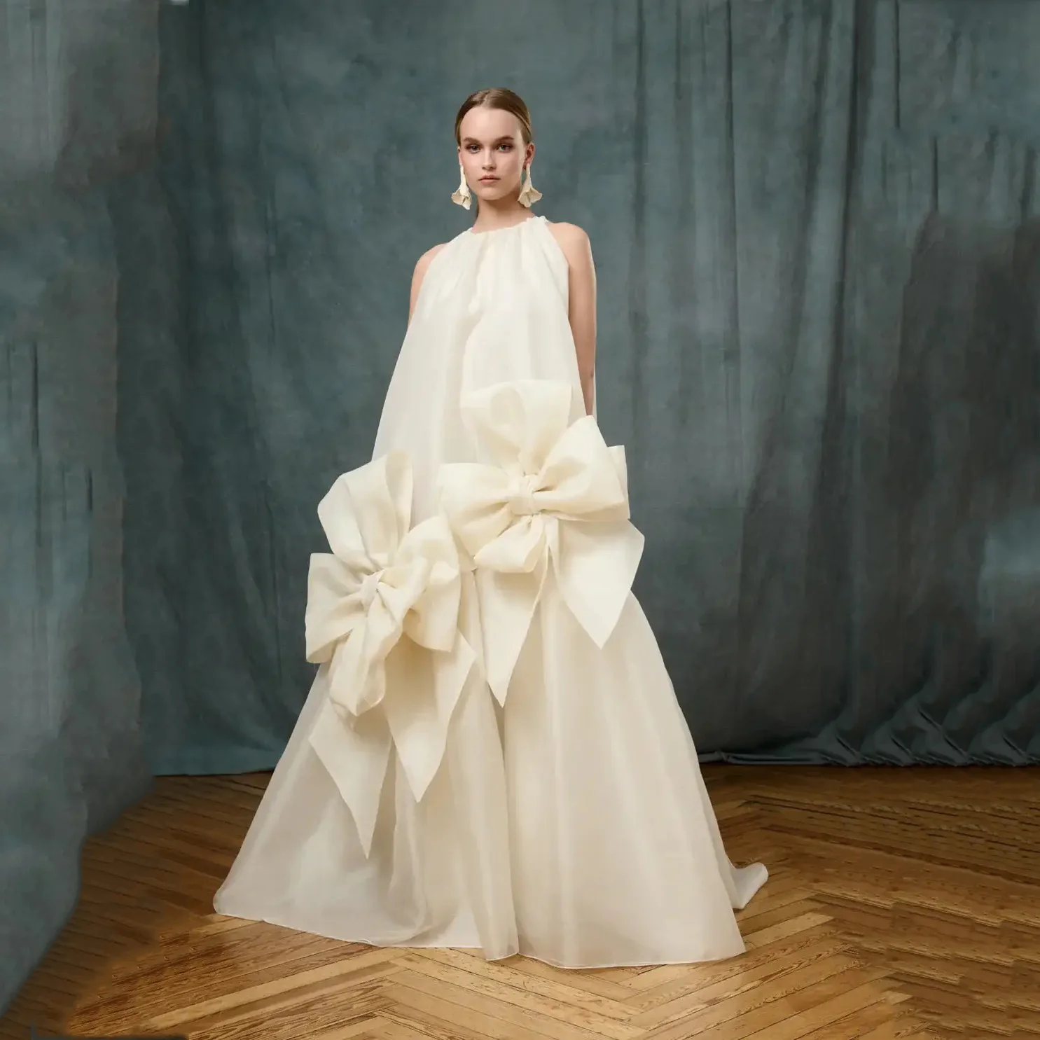 Nowe Sukienki Wieczorowe Couture z Kokardą, Marszczona Sukienka na Imprezę Bez Rękawów w Linii A, Szyte na Miarę Eleganckie Suknie Balowe Plisowane