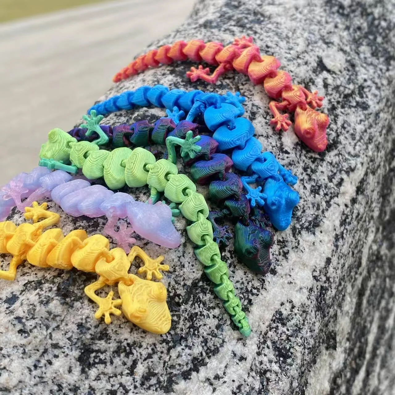 Multi‑Pack of 3D Colorful Gecko Wall Decorations - Printed Home Ornaments for Room Decor & Holiday Gifts - Random Colors image 4