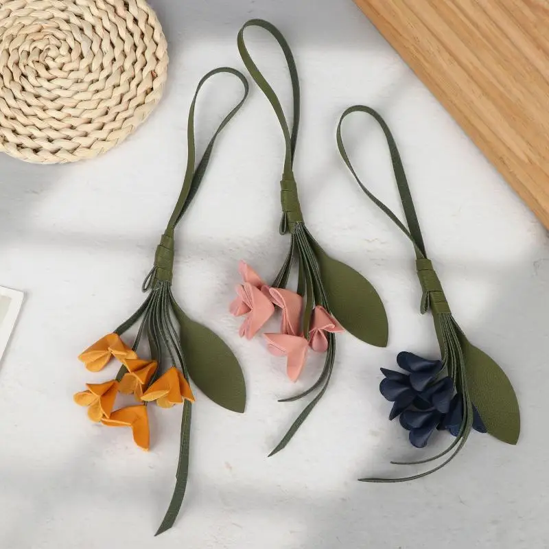 S 1Pcs PU Leather Simulation Flower Bag Charm Hanging Keychain Car Drape Exquisite Jewelry Personalized Pendant