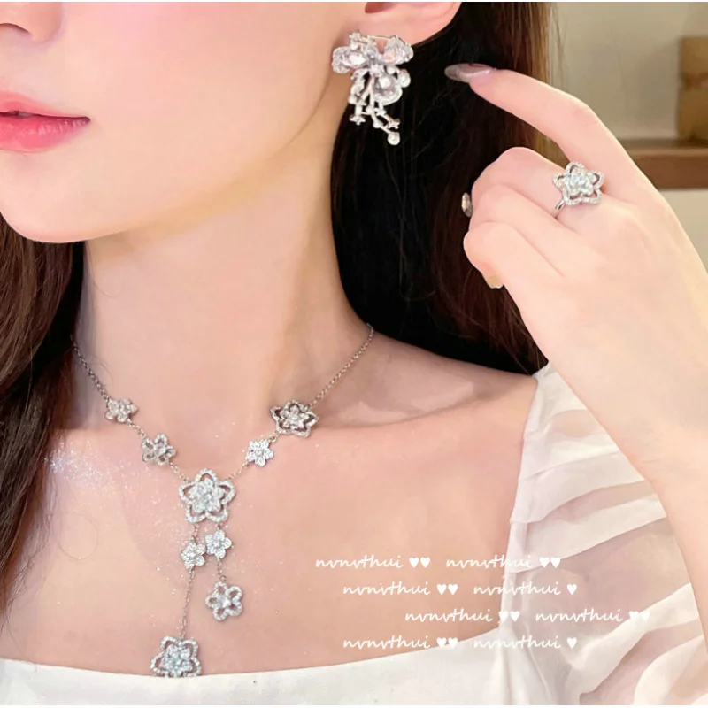 

Victorian Flower Gemstone Necklace Flowers in Bloom Plating18KGolden Rock Sugar Flower Zircon Earrings Suit